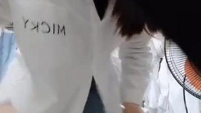 Em dược sĩ nứng lồn quay thay đồ xoe víu