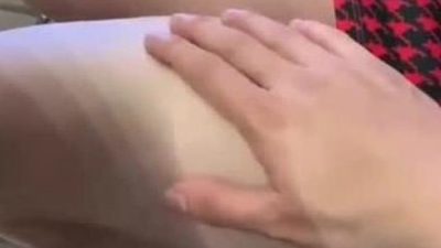 Đi cà phê với em thì em nứng đòi vào nhà nghỉ