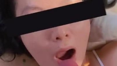 Em ăn kem ngon lắm nè!