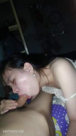 -Địt Vào Lồn Em Gái Nhỏ Làm Chung #5 – BJ Mút Cu