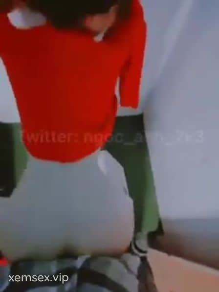 E Gái 2k3 NA áo Dài Buscu Thầy Trong Wc