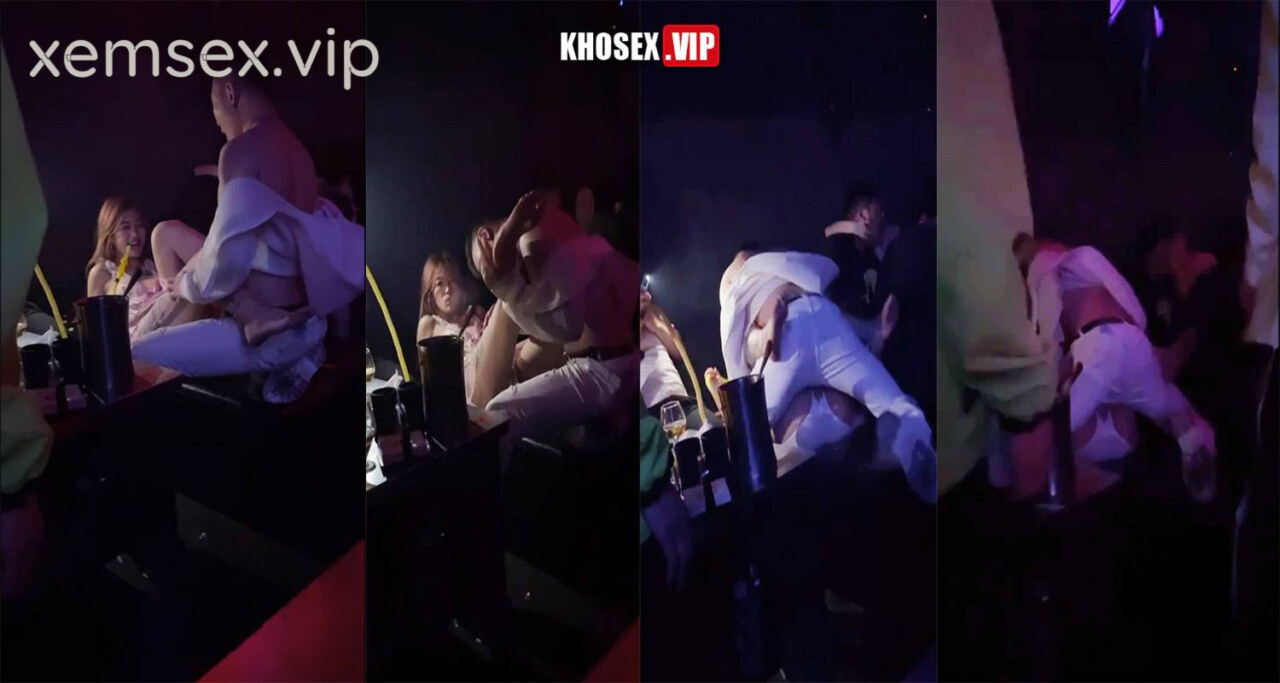 Em gái đang phê thì bị anh xé quần dập như máy khâu trong quán Karaoke
