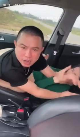 Hot..Hot..đang Nện Gái Xinh Trên ôtô Thì Bị Bắt