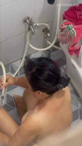Seri Quay Len Mb Tắm #1