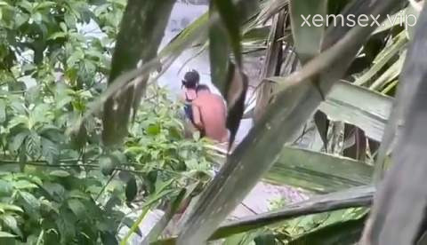 Clip Quay Len Lam Tinh Ben Suoi