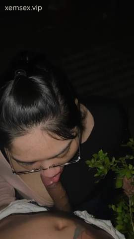 Em Bú Ngoài đường